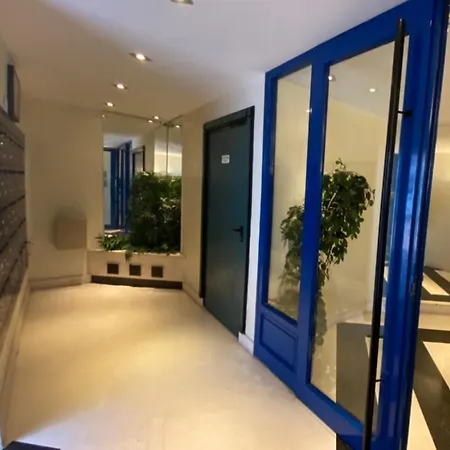 Maurice Montgolfier Apartment *